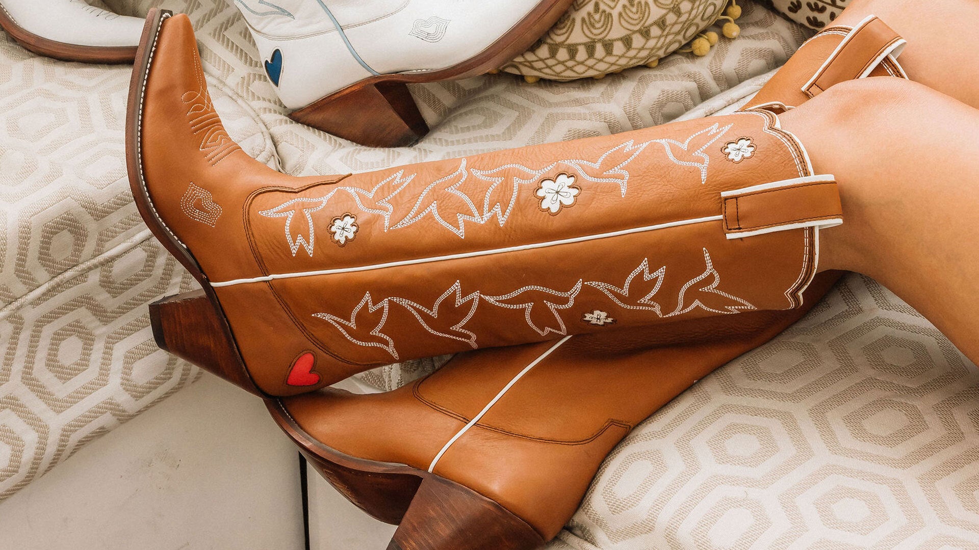 Honey Sierra/White Boots | Besita Boots