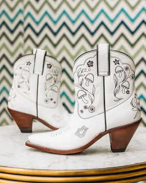 Mystical Boot White/Black Women’s Cowboy Boots | Besita Boots